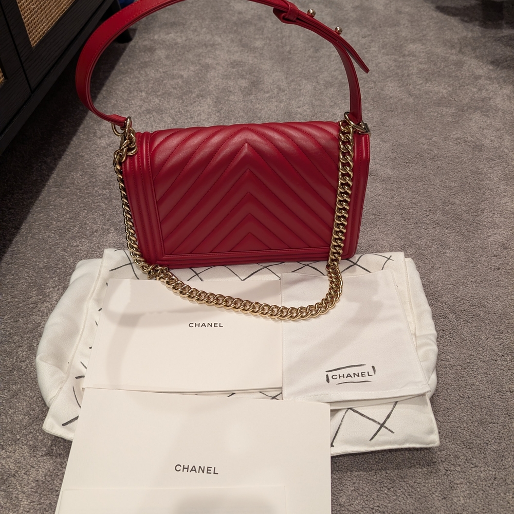 Authentic 100% Chanel Red Quilted Leather Shoulder Bag Medium Boy bag - Picture 6 of 13
